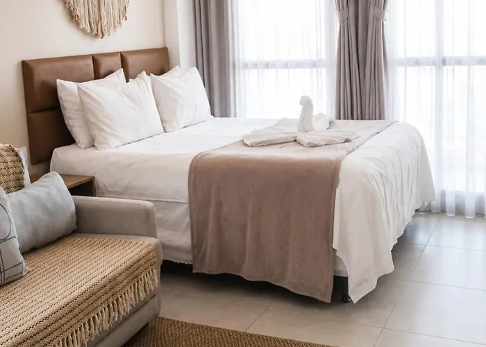 STUDIO DE LUXO - Avaliado com NOTA 10 - Qualidade, Conforto e Comodidade - Centrinho da Praia de
